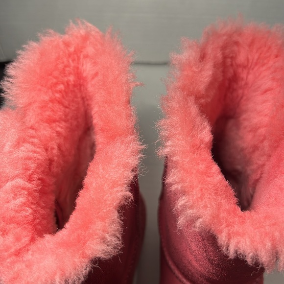 UGG Big Kids Bailey Zip Short Boots Pink Rose Size 4. - Picture 12 of 12